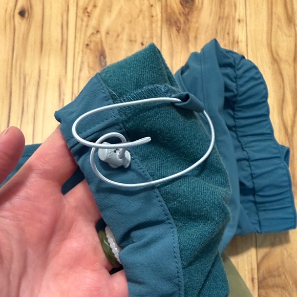 Stio Women's Pinedale Pants- 6R - Picture 5 of 5